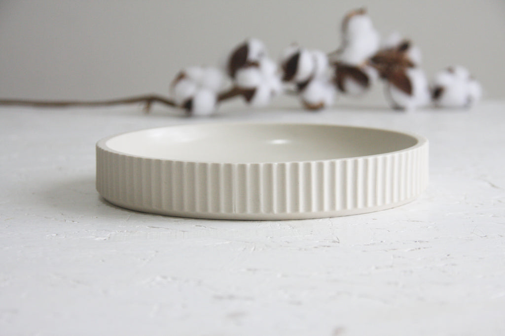 Ceramic large bowl in white with curved line pattern