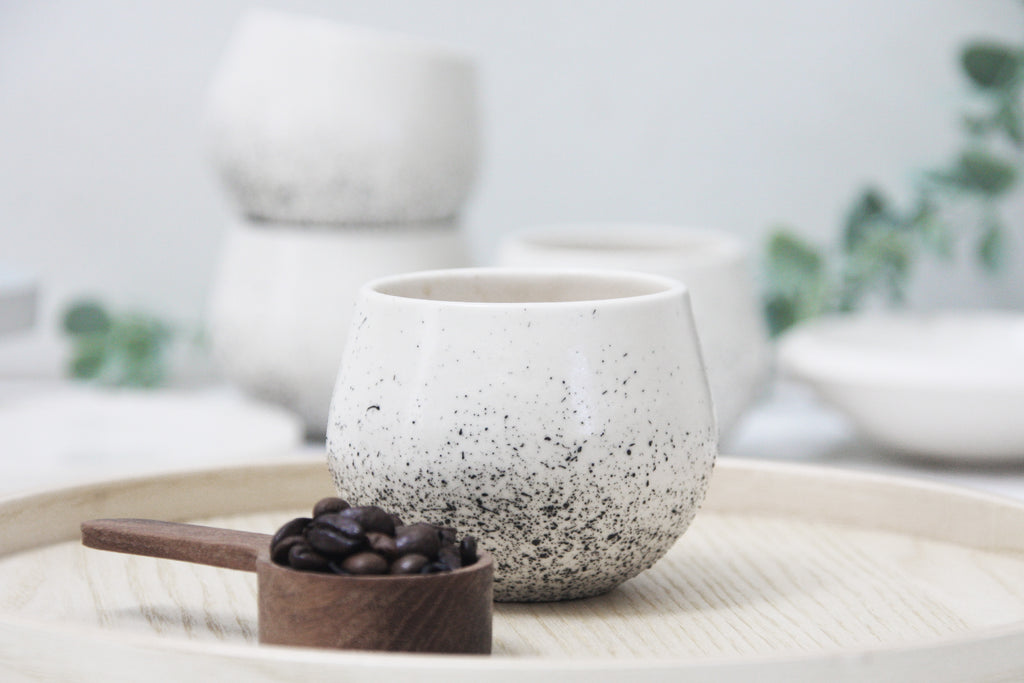 Eve - Ceramic espresso cup in white and black dots pattern