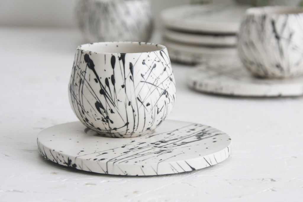 Eve - Ceramic espresso cup and saucer in white and black lines pattern