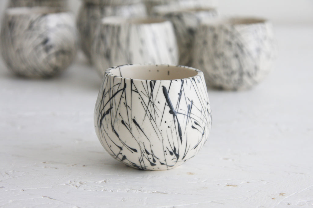 Eve - Ceramic espresso cup in white and black lines pattern