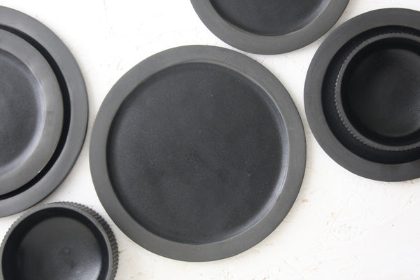 Elli dinnerware- Ceramic large size plate in black