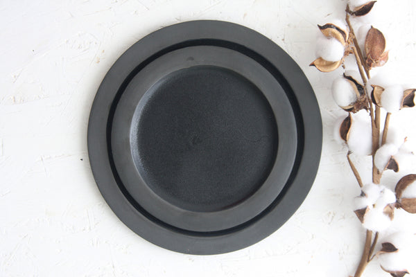 Elli dinnerware set- Ceramic plate set in black