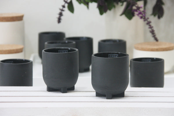 Plus- Ceramic espresso cup in black and glossy glaze