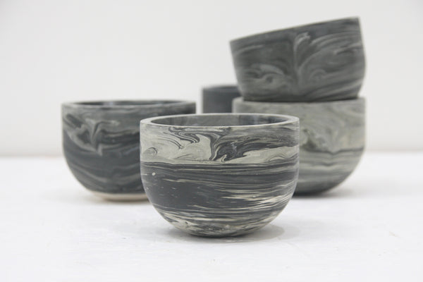 Alona- Ceramic bowl in black and white marble