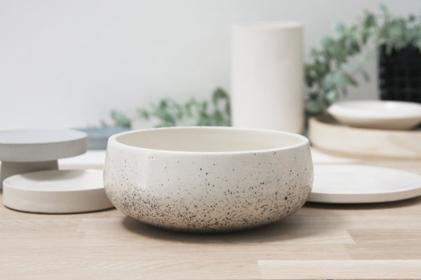 Anna- Ceramic bowl white and black dots pattern-short