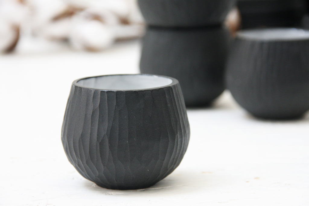 Eve - Hand-carved ceramic espresso cup in black and white glossy glaze- short